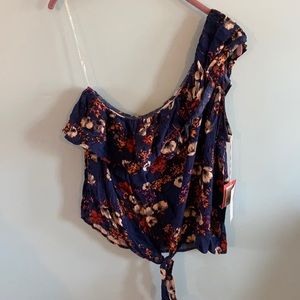 One shoulder crop top